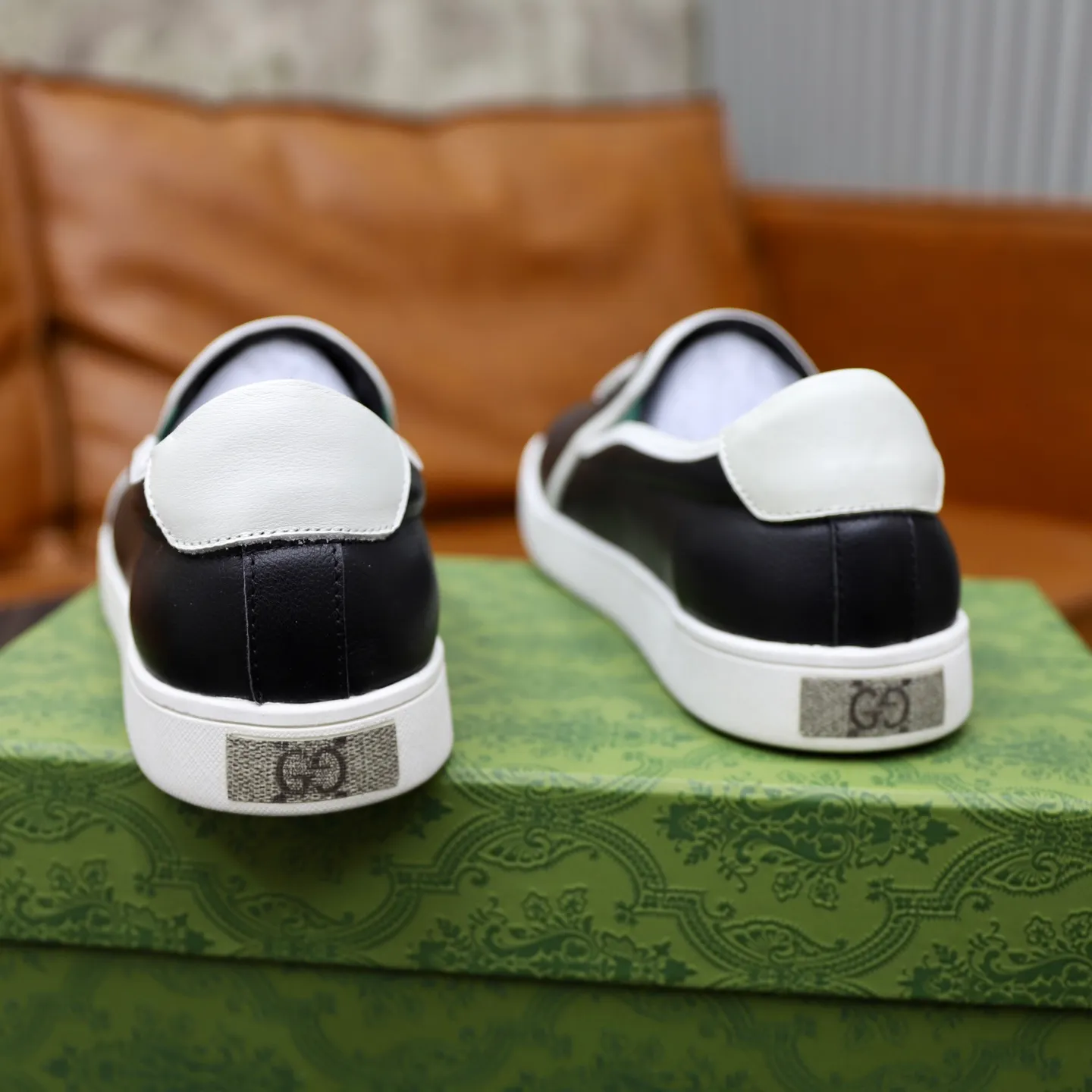 Ex-factory price: 440💰🙅‍♂️🙅‍♂️🙅‍♂️ Brand: Gucci GuCCI Standard code: 38-44 (45 customized) Grade: Same as the official website Material: Original leather splicing Comfortable and breathable pigskin lining Lightweight and wear-resistant sports outsole Style category: Men's fashionable casual shoes Running sneakers Distinguished luxury brand elements Top luxury Color: actual picture color